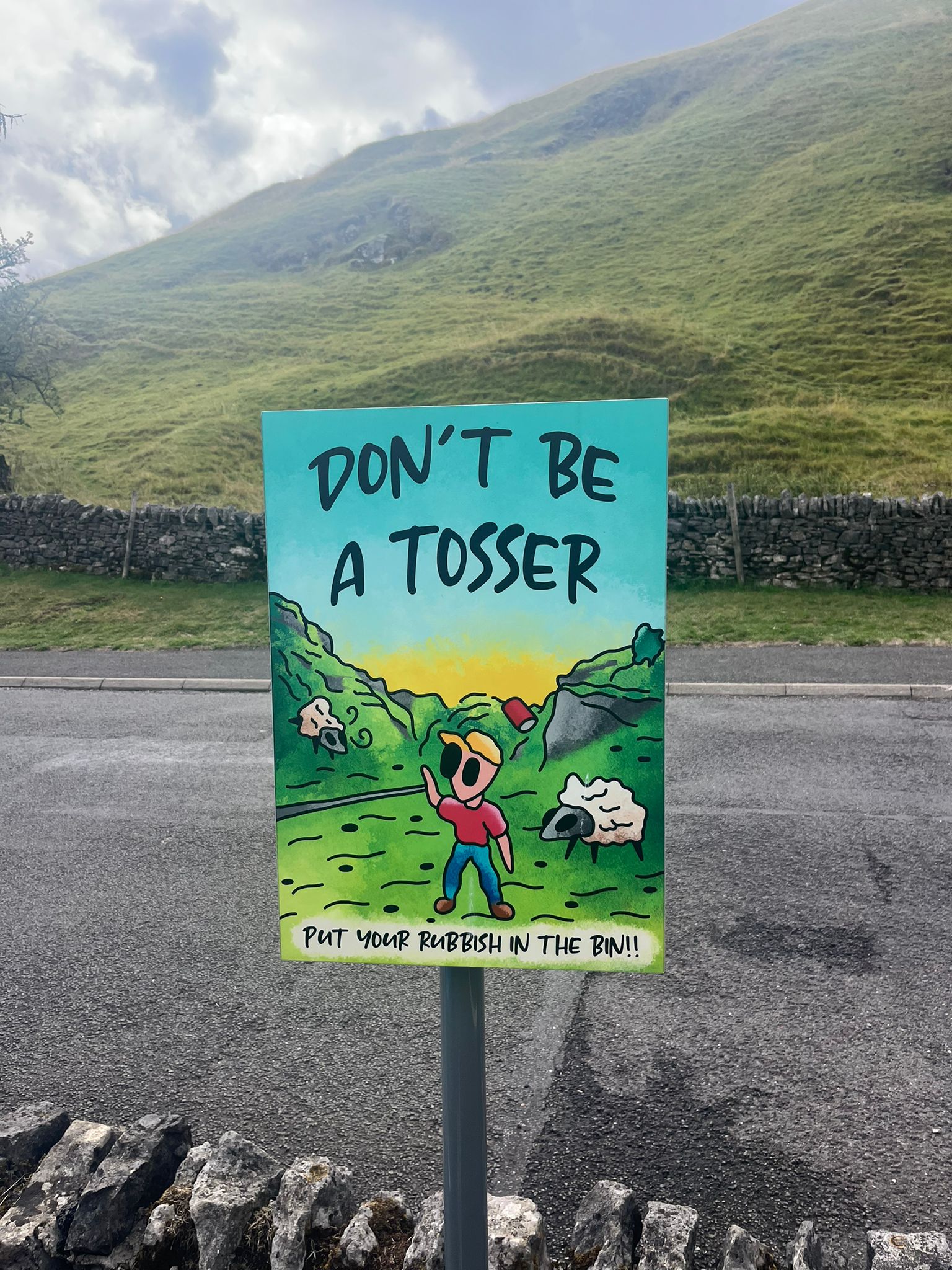 Don't be a tosser, put your rubbish in the bin sign near Speedwell Cavern